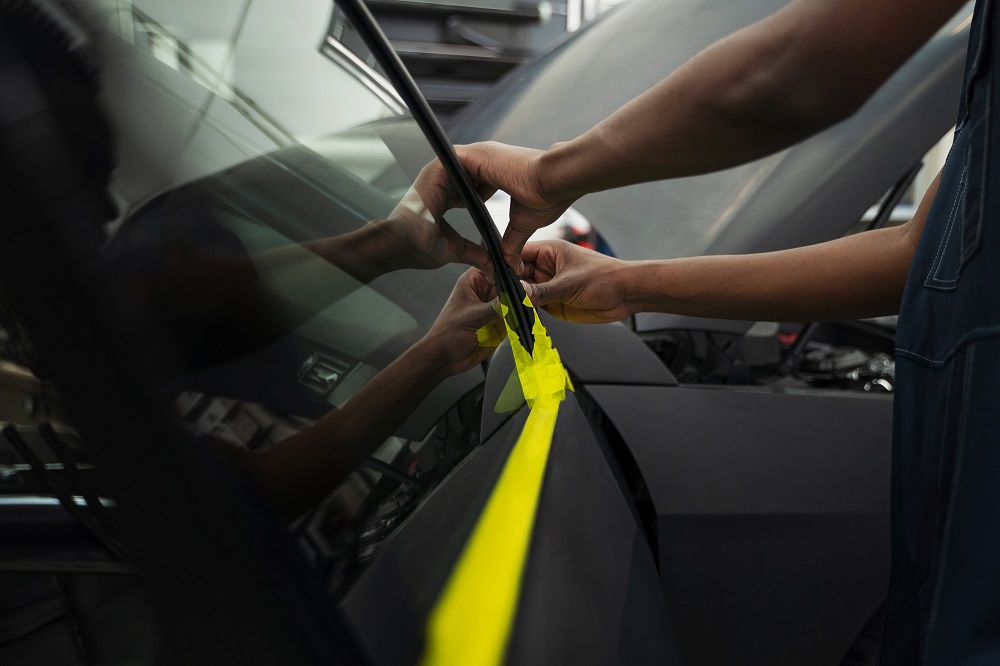 Automotive Glass Manufacturers - GreenTech USA