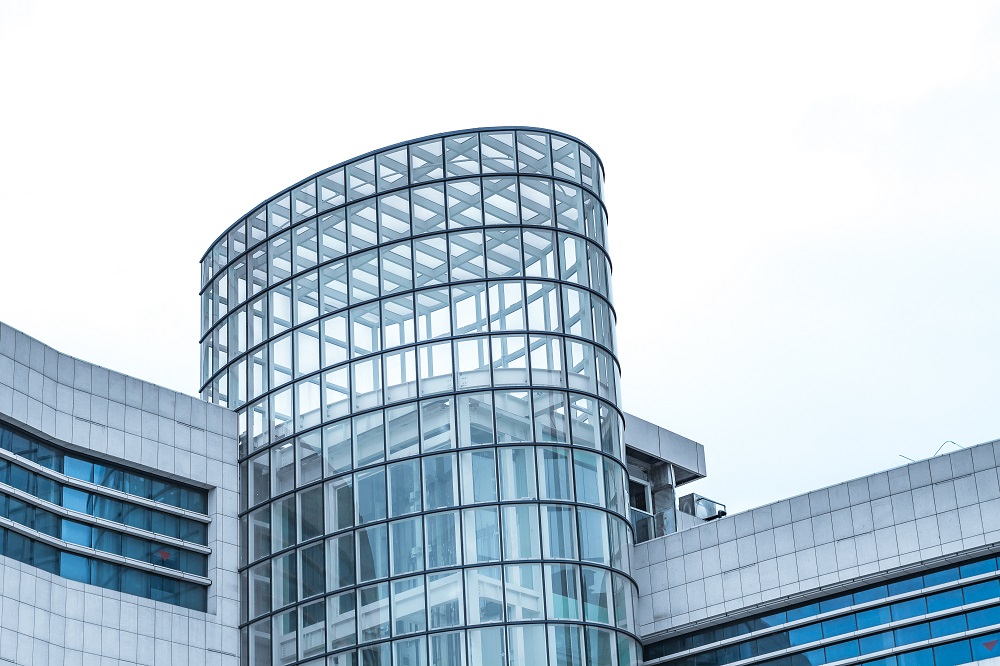 Curved Glass for Ponds, Sunrooms, and Architectural